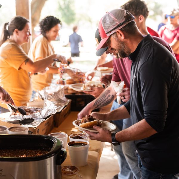Food_sscdsg_buffet_line_people_waiting_served