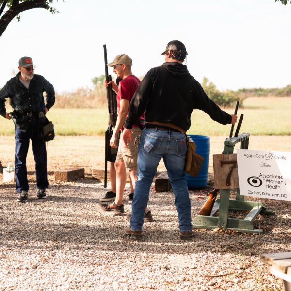 Group_of_men_with_clays_at_shooting_range