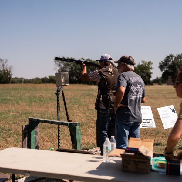 Shooting_clay_session_with_participants