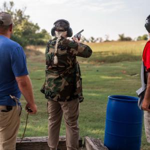 Man_shooting_clay